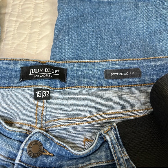 Judy Blue Maternity Distressed Boyfriend Fit Stretch Jeans Women’s Size 15/32 - Picture 4 of 6